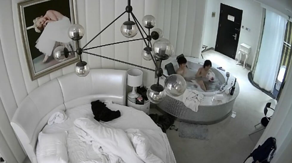 360酒店摄像头偷拍-晚上加完班出来开房减减压的白领小情侣尝新在浴缸里做爱-yut